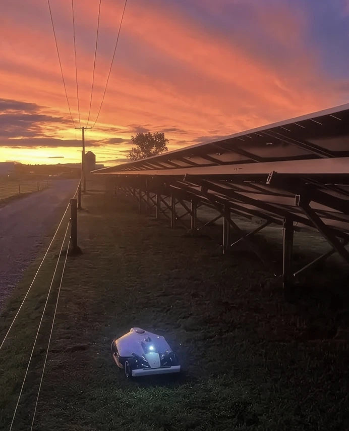 "Houdt het gazon onder onze zonnepanelen er fris uitziend."