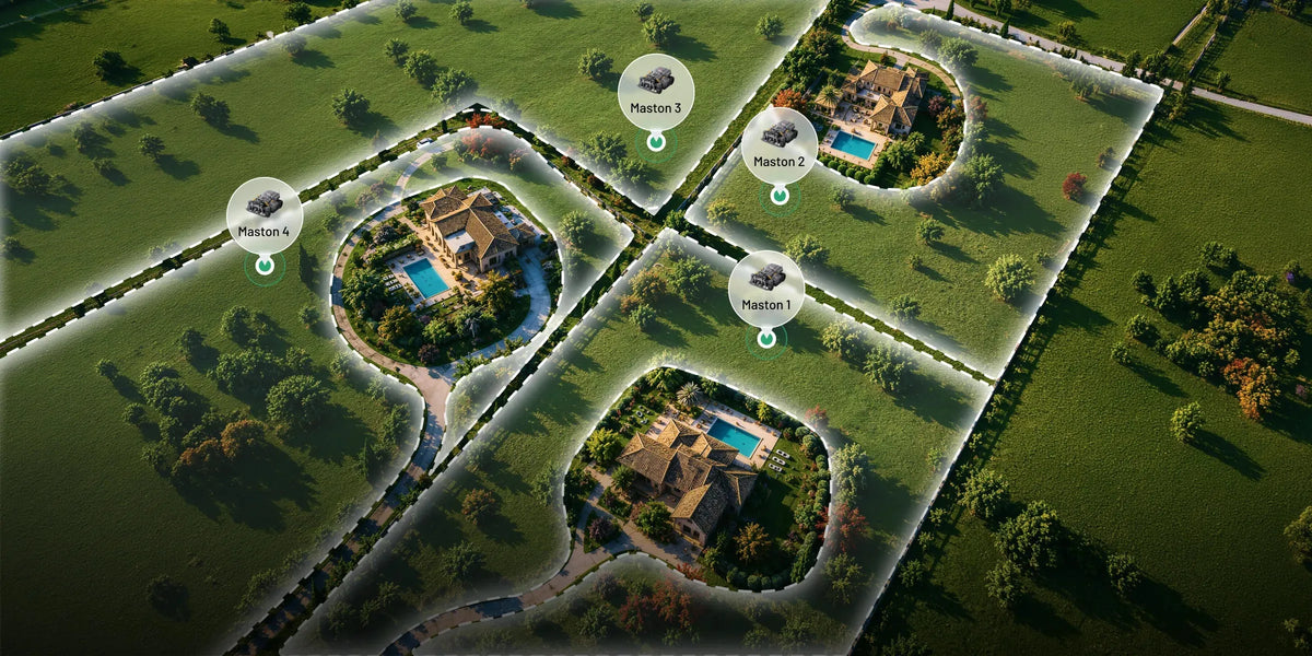 Meerdere Maston-maaiers onderhouden een groot commercieel terrein