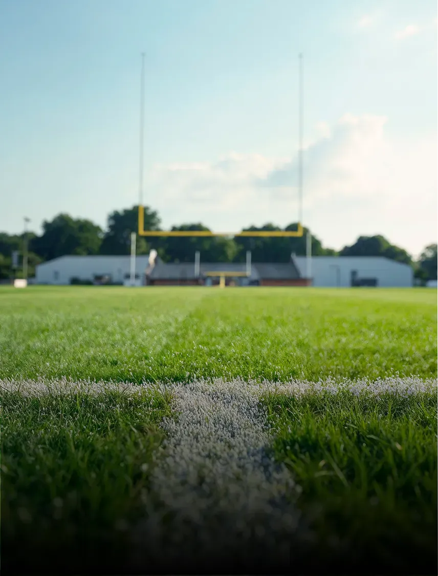 Sportveld onder stadionverlichting